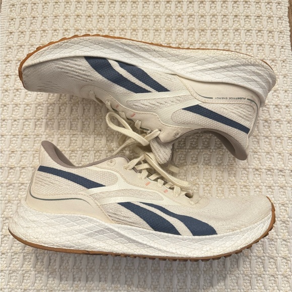 Reebok shoes - Picture 1 of 4